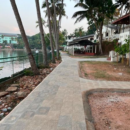 Jaladarshini Lakeside Gardens Panzió Kollam Kültér fotó