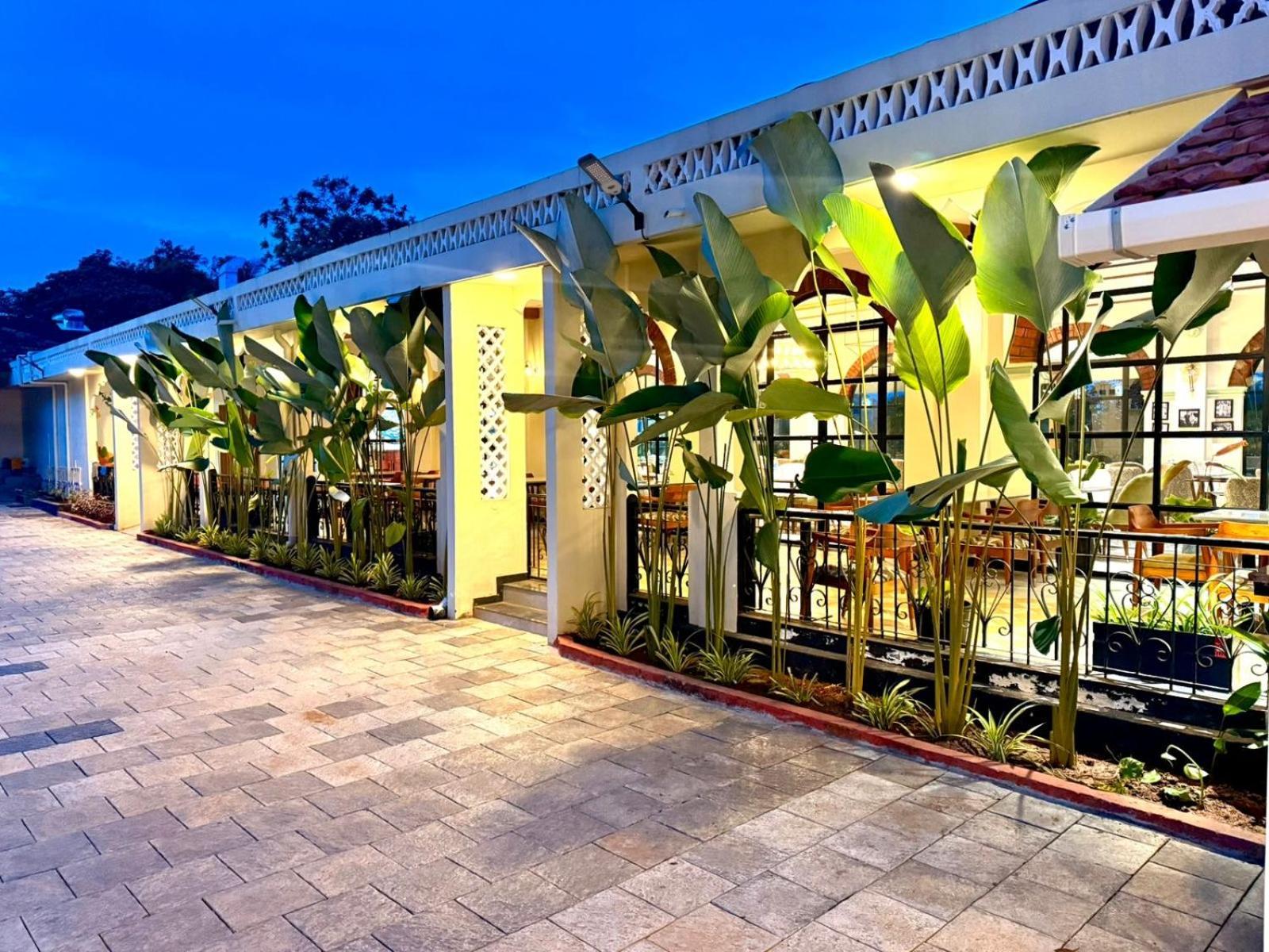 Jaladarshini Lakeside Gardens Panzió Kollam Kültér fotó