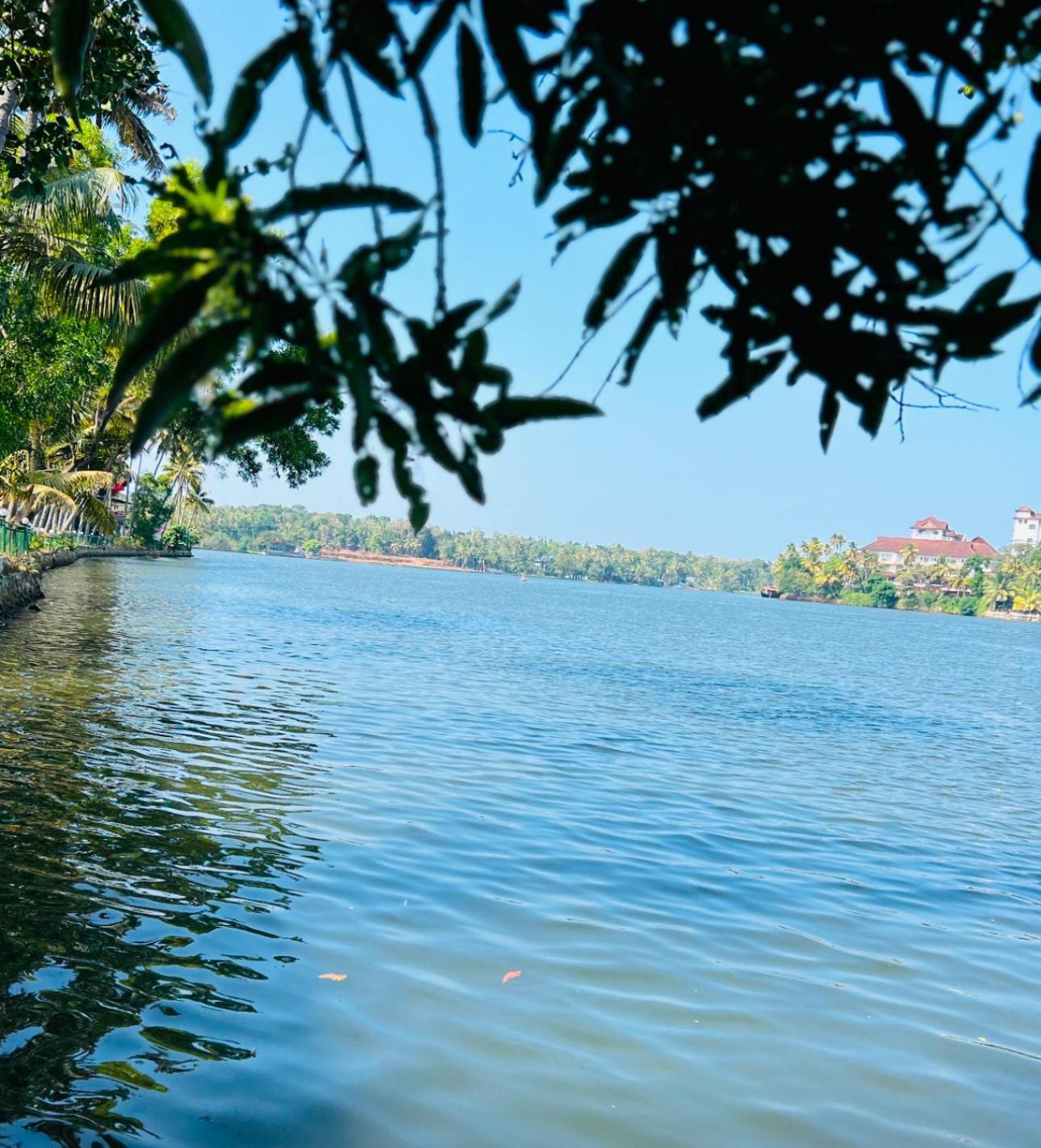 Jaladarshini Lakeside Gardens Panzió Kollam Kültér fotó